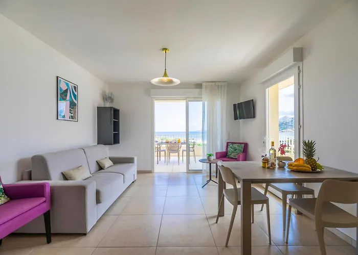 Lägenhetshotell A Marina Lumio (Corsica)