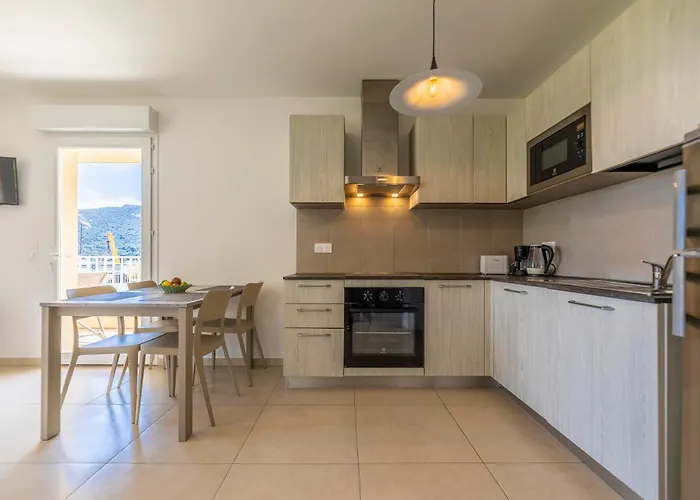 Lägenhetshotell A Marina Lumio (Corsica)
