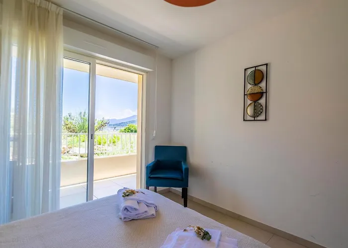 Lägenhetshotell A Marina Lumio (Corsica)