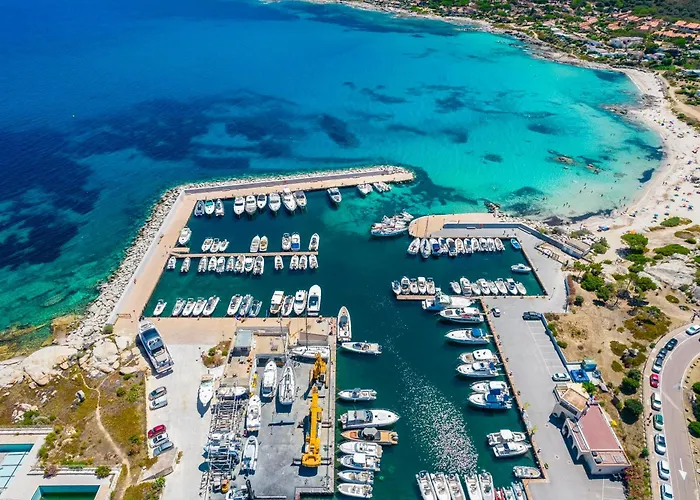 Ξενοδοχείο με διαμερίσματα A Marina 4*